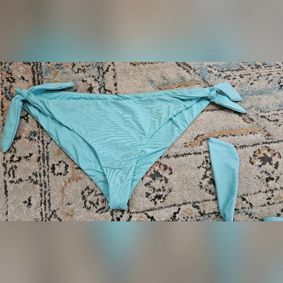 Dippin' Daisy's bikini. Two toned blue. Size Xs/small - Picture 2 of 9